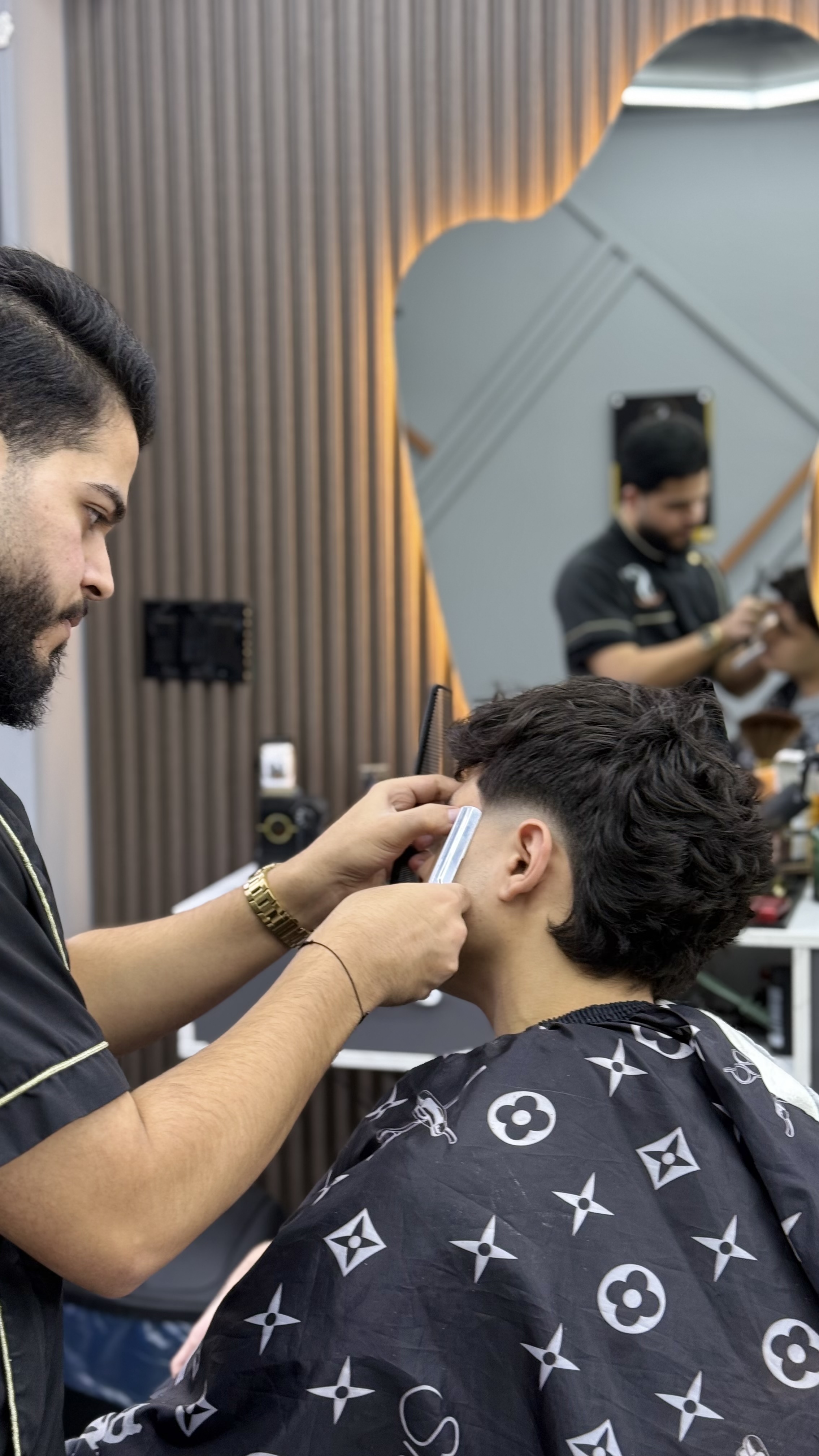 Straight-razor line-up on a fresh cut